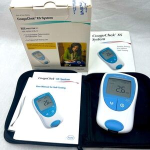 ROCHE COAGUCHEK XS SYSTEM COAGUCHECK BLOOD COAGULATION TESTER W/ CASE